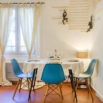 Апартаменты Cosy, Modern, Fully Equipped, Air Conditioning, Historical, Old Town, 1minute Walk From - 