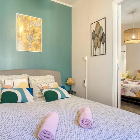 Apartmán Cosy, Modern, Fully Equipped, Air Conditioning, Historical, Old Town, 1minute Walk From - 