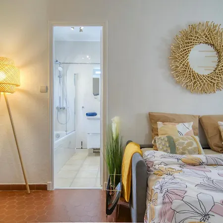 Apartmán Cosy, Modern, Fully Equipped, Air Conditioning, Historical, Old Town, 1minute Walk From - 