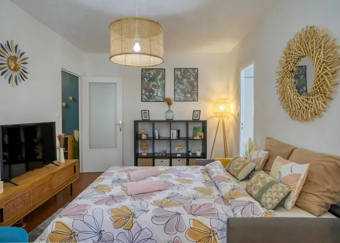 Cosy, Modern, Fully Equipped, Air Conditioning, Historical, Old Town, 1minute Walk From - 