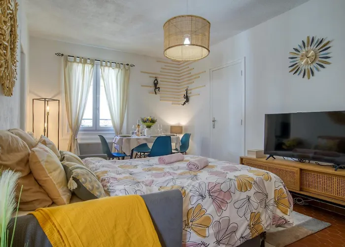 Cosy, Modern, Fully Equipped, Air Conditioning, Historical, Old Town, 1minute Walk From - 