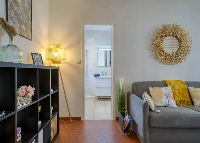 Apartmán Cosy, Modern, Fully Equipped, Air Conditioning, Historical, Old Town, 1minute Walk From - 