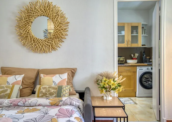 Cosy, Modern, Fully Equipped, Air Conditioning, Historical, Old Town, 1minute Walk From - 