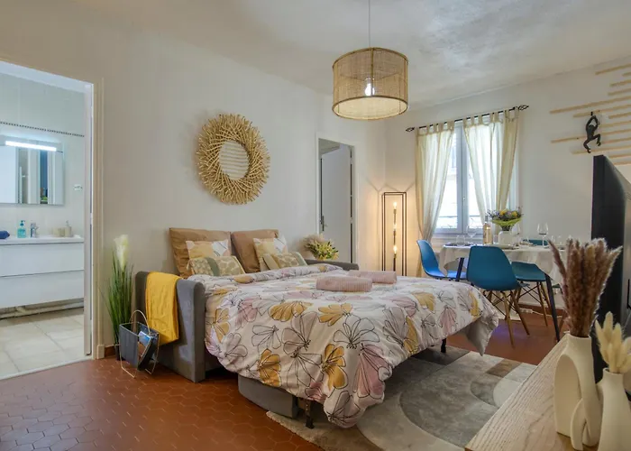 Apartmán Cosy, Modern, Fully Equipped, Air Conditioning, Historical, Old Town, 1minute Walk From - 