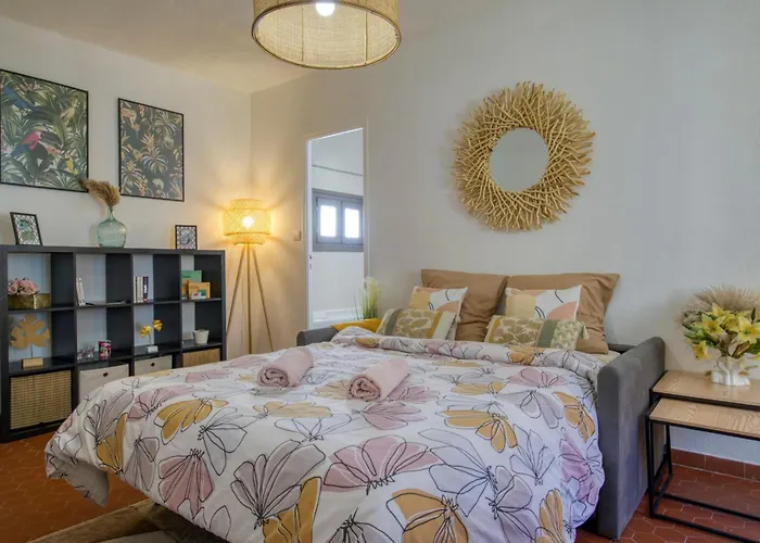 Cosy, Modern, Fully Equipped, Air Conditioning, Historical, Old Town, 1minute Walk From - 