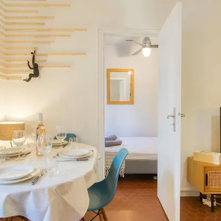 شقة Cosy, Modern, Fully Equipped, Air Conditioning, Historical, Old Town, 1minute Walk From - 