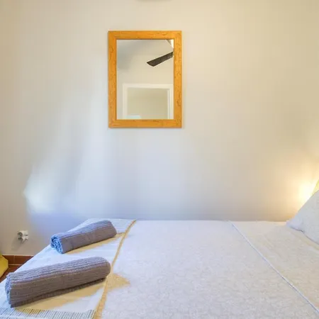 Cosy, Modern, Fully Equipped, Air Conditioning, Historical, Old Town, 1minute Walk From - 