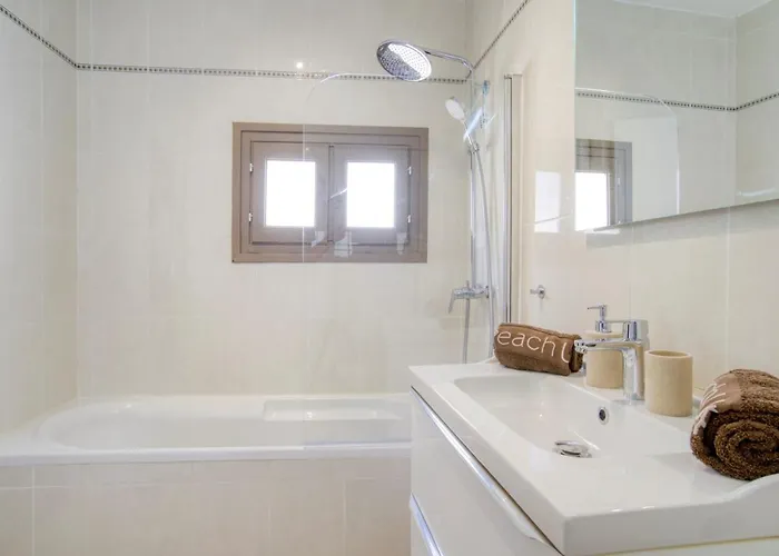 Lejlighed Cosy, Modern, Fully Equipped, Air Conditioning, Historical, Old Town, 1minute Walk From - 