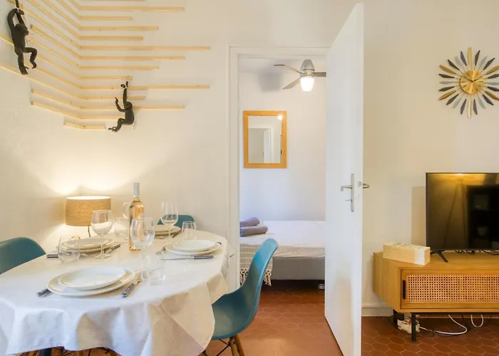 Lejlighed Cosy, Modern, Fully Equipped, Air Conditioning, Historical, Old Town, 1minute Walk From - 