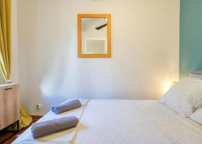 Cosy, Modern, Fully Equipped, Air Conditioning, Historical, Old Town, 1minute Walk From - 