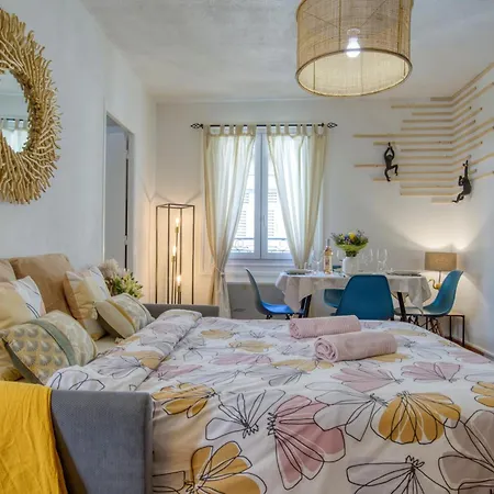 Cosy, Modern, Fully Equipped, Air Conditioning, Historical, Old Town, 1minute Walk From - 