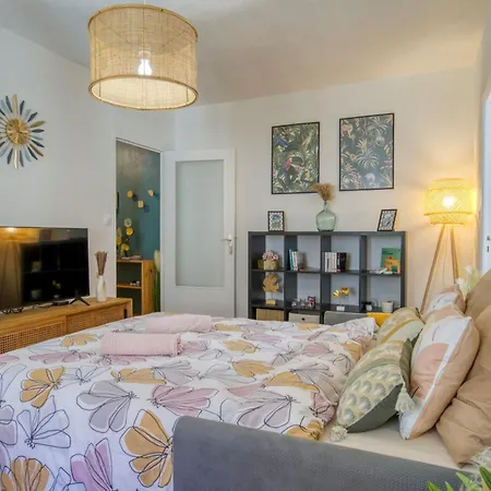 Cosy, Modern, Fully Equipped, Air Conditioning, Historical, Old Town, 1minute Walk From - 